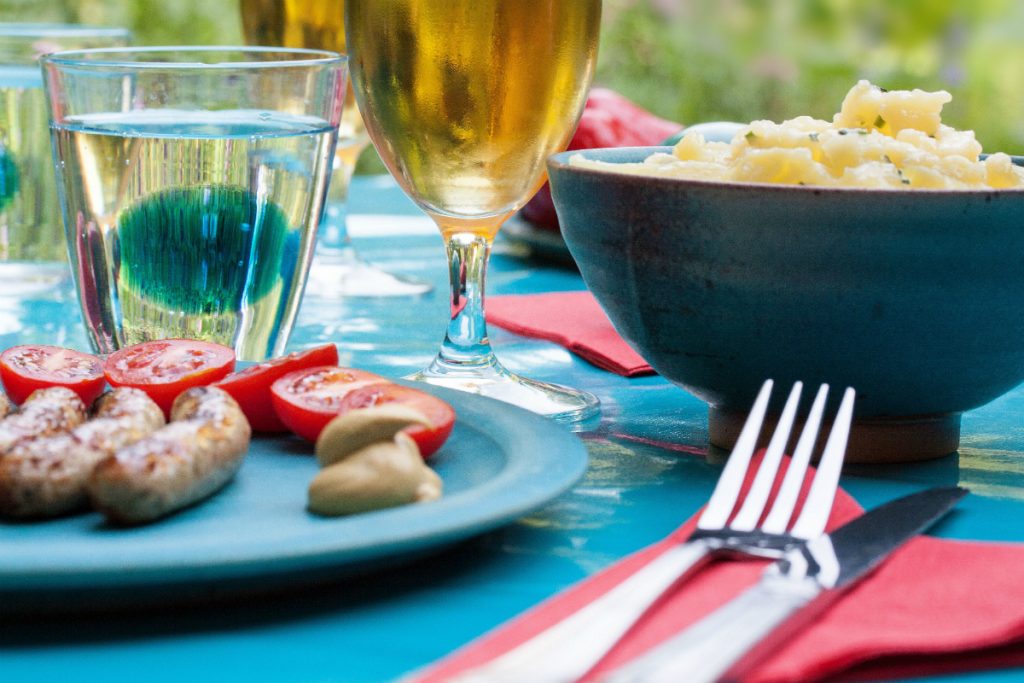 Como organizar um churrasco de domingo para seus amigos em casa