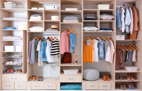 Como organizar um closet: veja dicas simples e funcionais